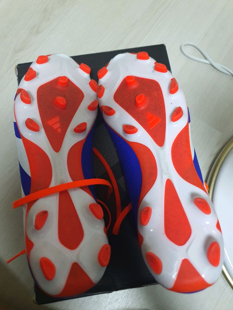 아디다스 프레테더 pro mg 축구화 이미지