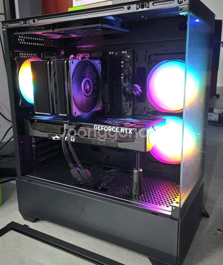 게이밍 컴퓨터 라이젠 7800x3d, rtx 5070--0