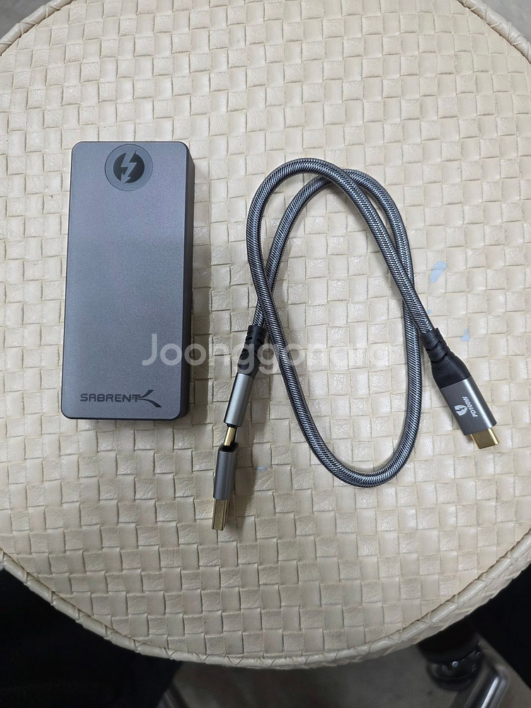 4TB 썬더볼트 SSD 외장하드 팝니다. SABRENT Rocket XTRM 4TB--1