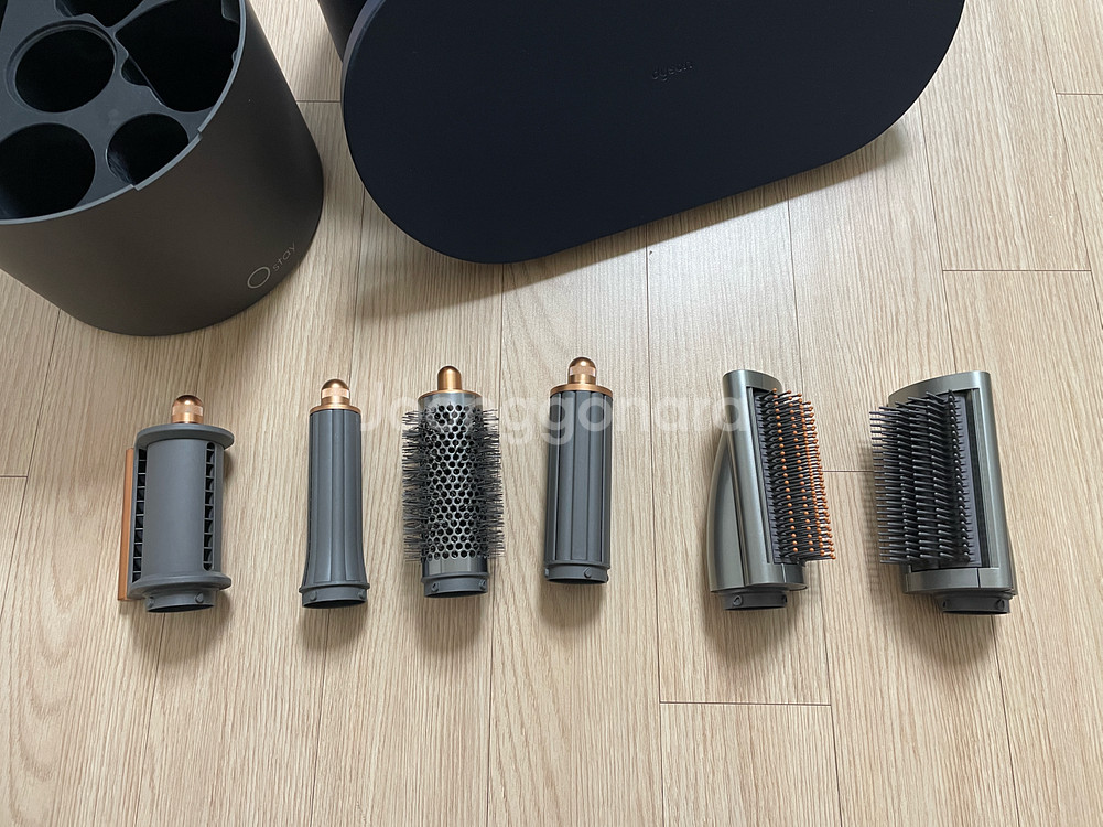 다이슨 에어랩 스타일러 컴플리트 롱 HS05 팝니다.풀 세트--1