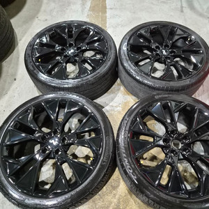 아반떼N라인 19인치 순정 휠타이어 판매합니다