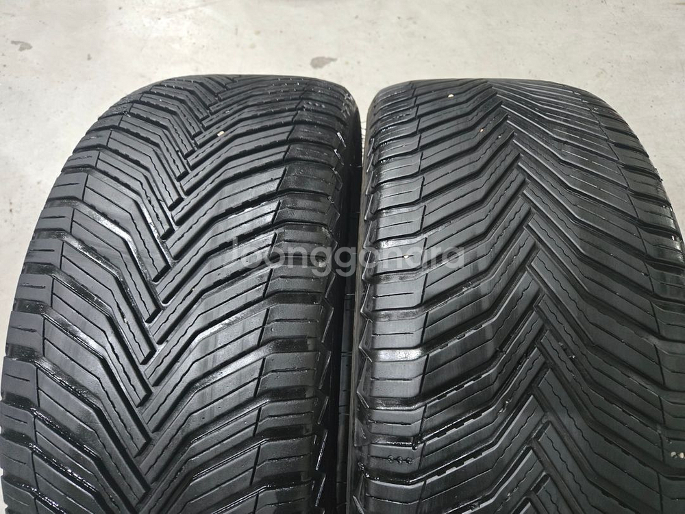 255 40 19 미쉐린CC2 중고타이어 2본 판매합니다--0