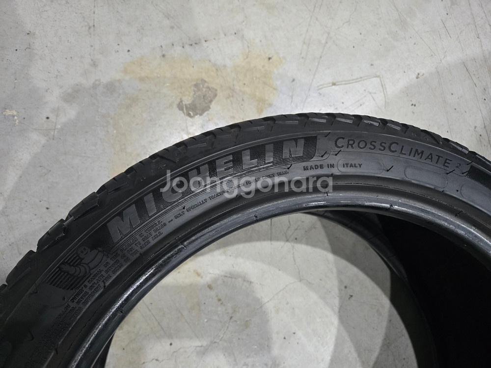 255 40 19 미쉐린CC2 중고타이어 2본 판매합니다--2