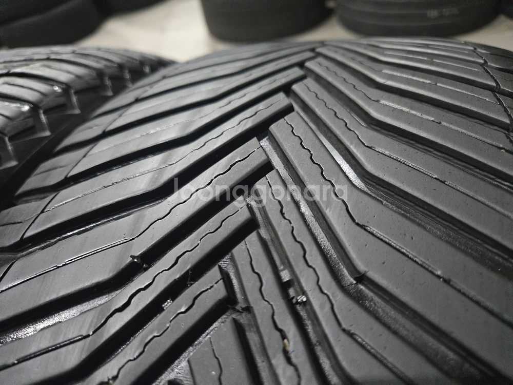 255 40 19 미쉐린CC2 중고타이어 2본 판매합니다--1