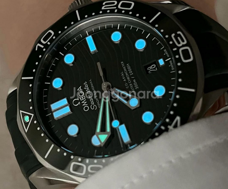 오메가 신형 씨마스터300 그린42러버 추가 밴드2종 포함--3