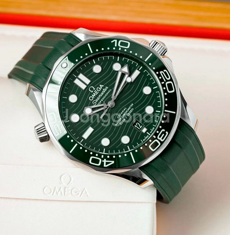 오메가 신형 씨마스터300 그린42러버 추가 밴드2종 포함--9