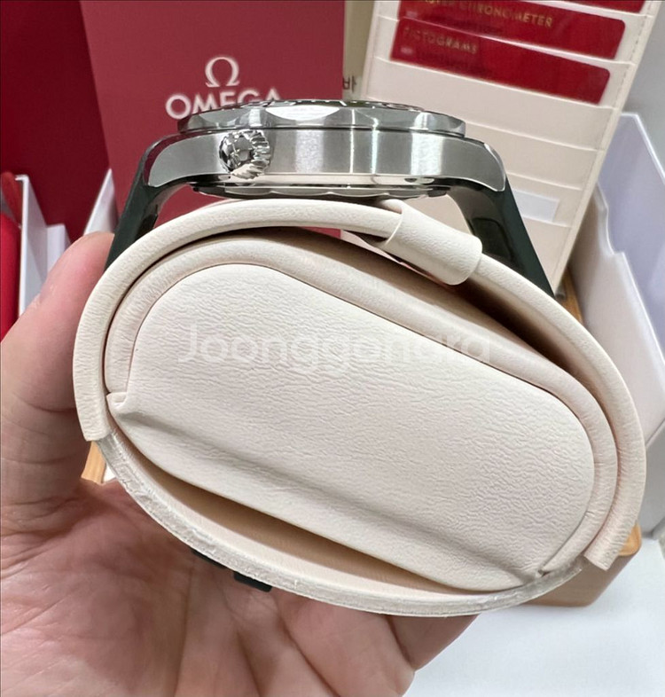 오메가 신형 씨마스터300 그린42러버 추가 밴드2종 포함--5