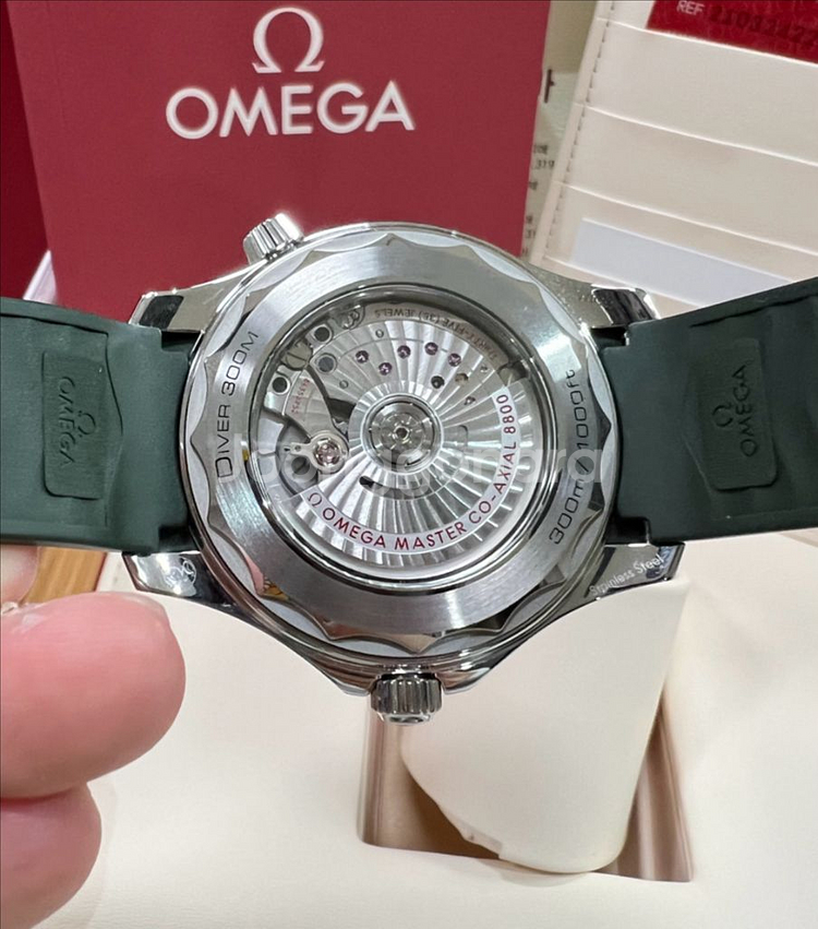 오메가 신형 씨마스터300 그린42러버 추가 밴드2종 포함--7