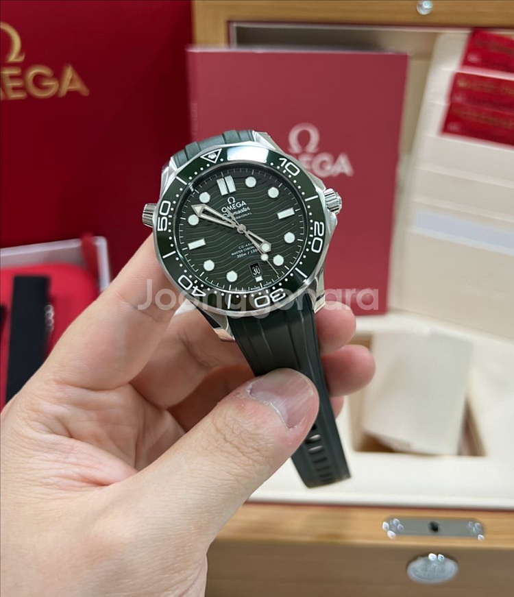 오메가 신형 씨마스터300 그린42러버 추가 밴드2종 포함--4