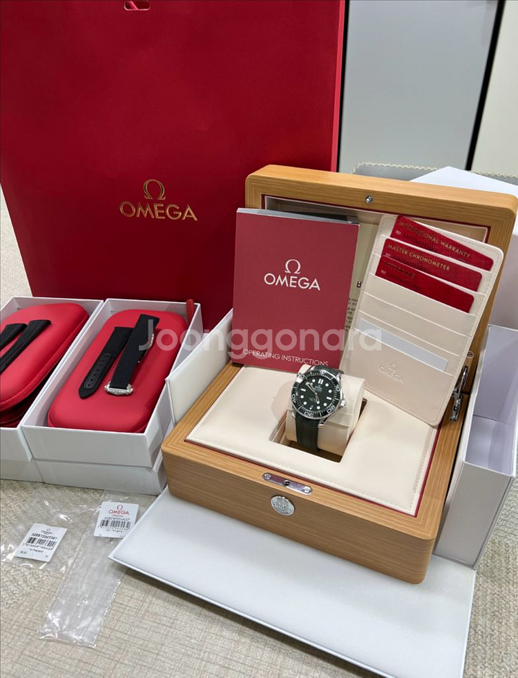 오메가 신형 씨마스터300 그린42러버 추가 밴드2종 포함--0