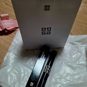 (새상품)지방시 벨벳 립스틱2만8천원에 판매합니다