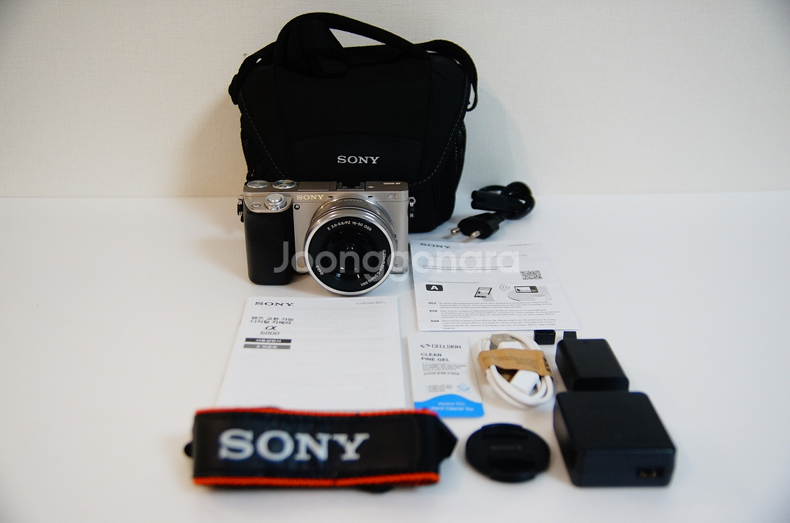 [소니] A6000 실버 미러리스 카메라 3,432컷 팝니다.--0