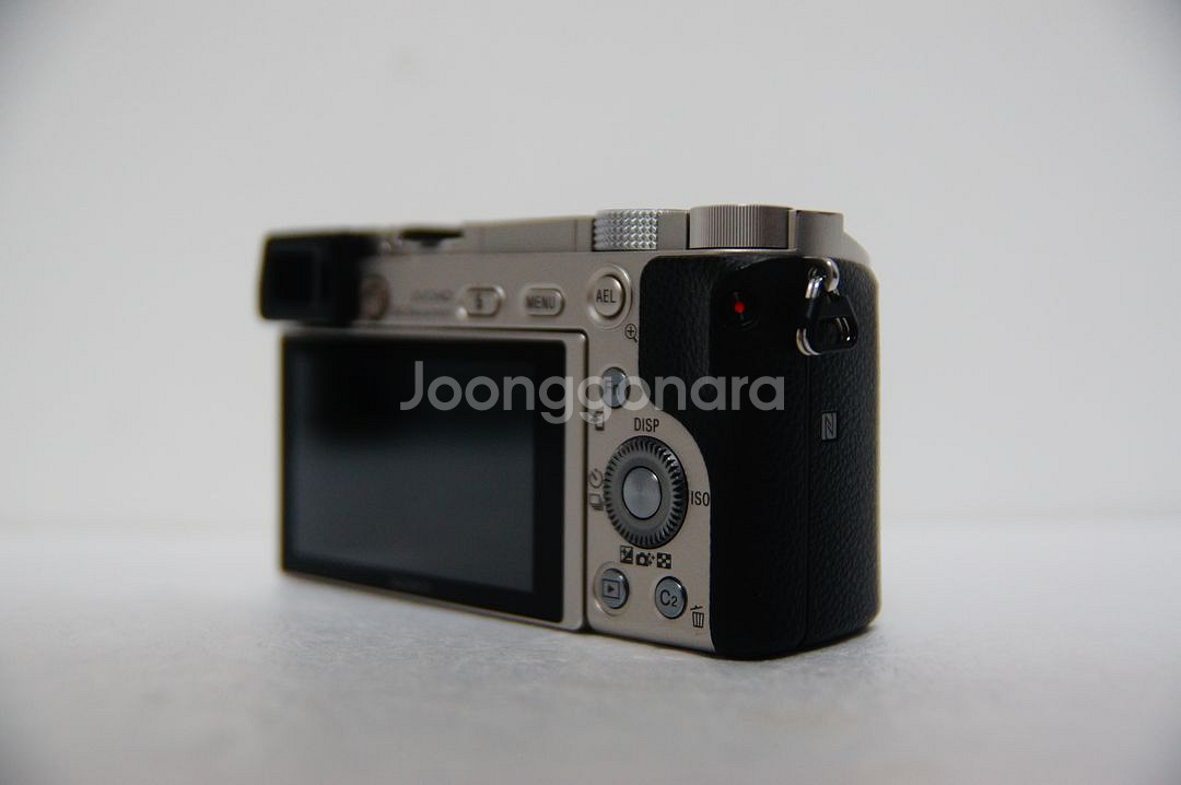 [소니] A6000 실버 미러리스 카메라 3,432컷 팝니다.--3