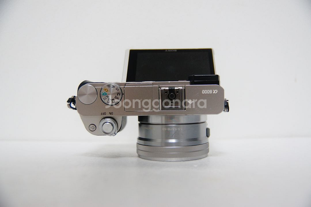 [소니] A6000 실버 미러리스 카메라 3,432컷 팝니다.--7