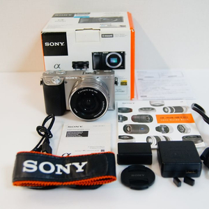 [소니] A6000 실버 미러리스 카메라 박스셋팝니다.