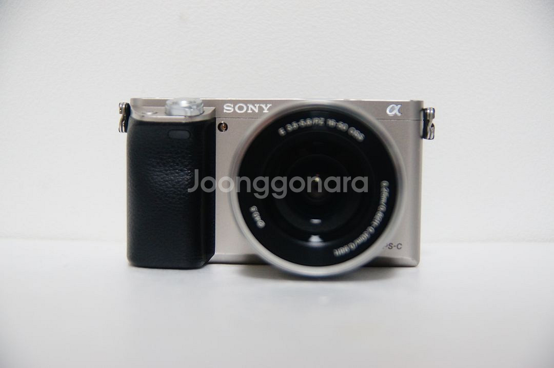 [소니] A6000 실버 미러리스 카메라 박스셋팝니다.--1