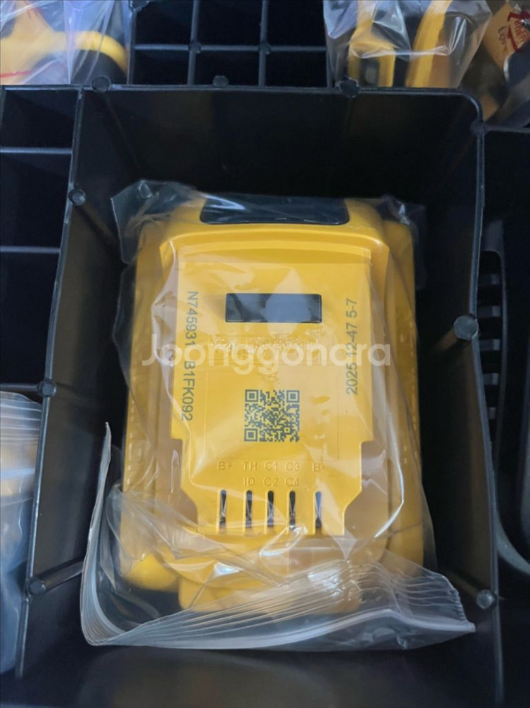 디월트임팩렌치 dcf892p2--1