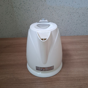 쿠쿠 전기포트1,0L 화이트 CK-102W 판매합니다~~