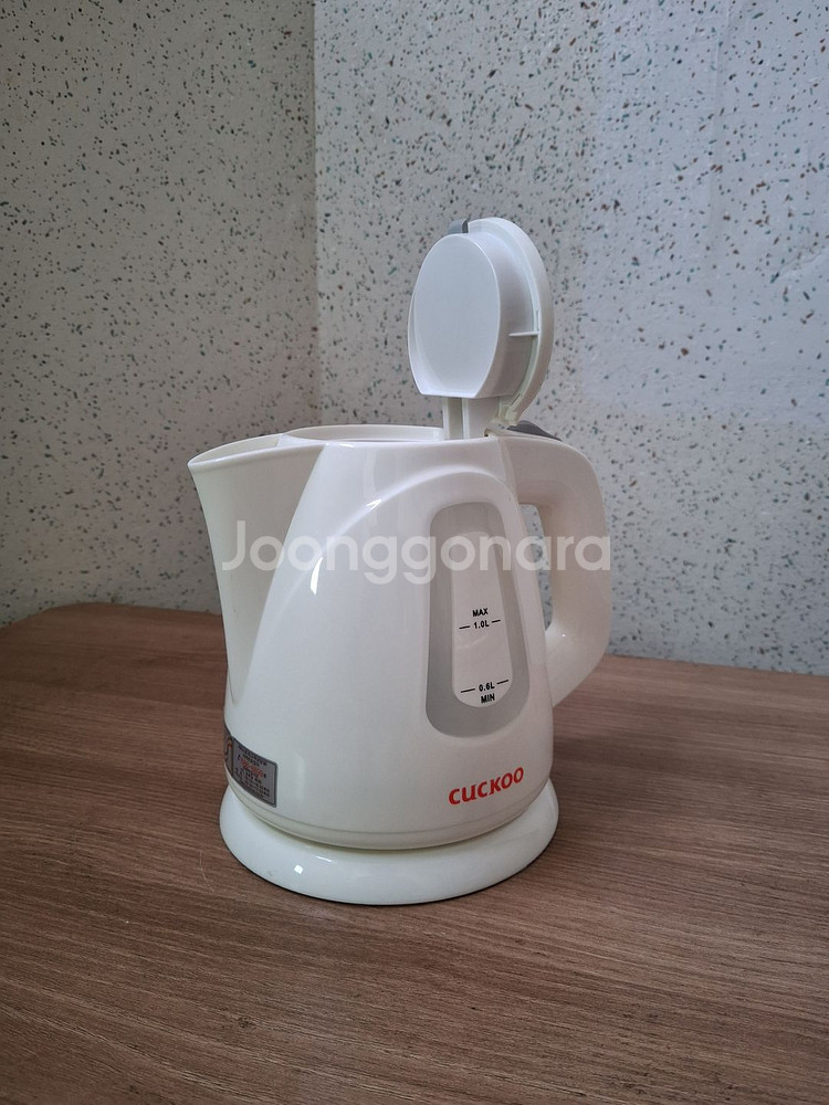 쿠쿠 전기포트1,0L 화이트 CK-102W 판매합니다~~--1