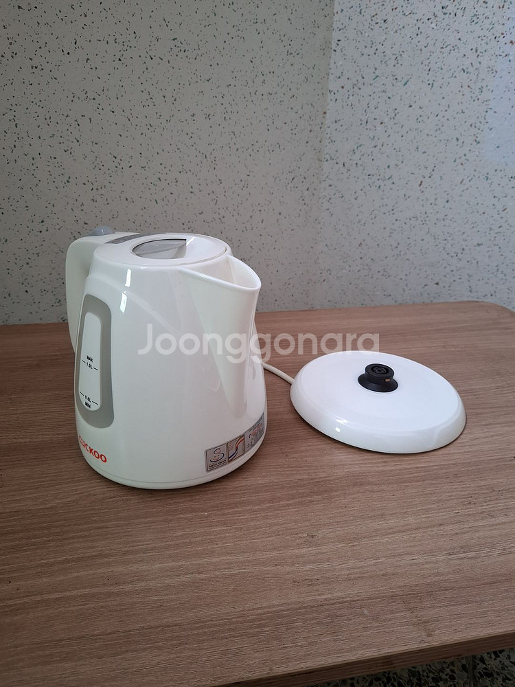 쿠쿠 전기포트1,0L 화이트 CK-102W 판매합니다~~--2