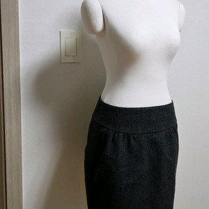 아떼 바네사브루노 울 스커트