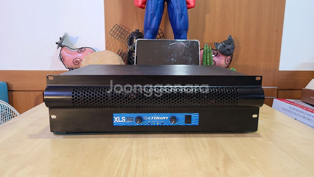 Crown XLS202 Power Amp--0