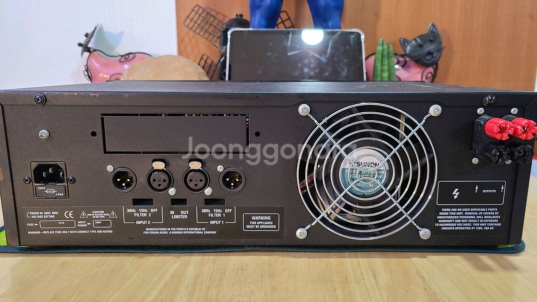 Crown XLS202 Power Amp--3