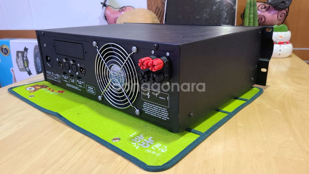 Crown XLS202 Power Amp--6