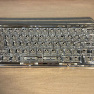 몬스타기어 아쿠아66 유무선 블루투스 키보드 팝니다.