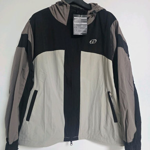 (미개봉 새제품) 꼼파뇨 바람막이 점퍼 M사이즈