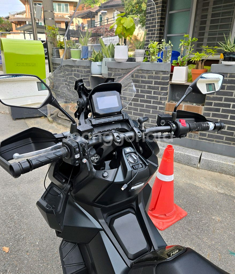 24년식 혼다ADV350 95XX키로. 팝니다--2