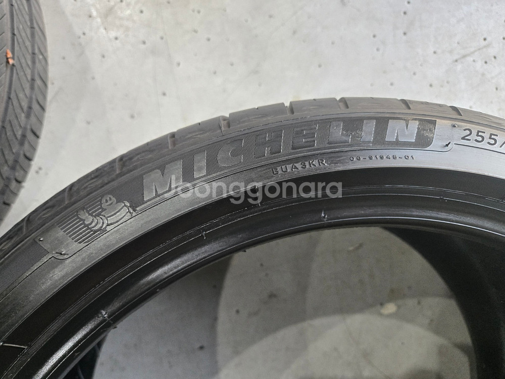 255 35 19 미쉐린 올시즌 중고타이어 2본 판매합니다--2