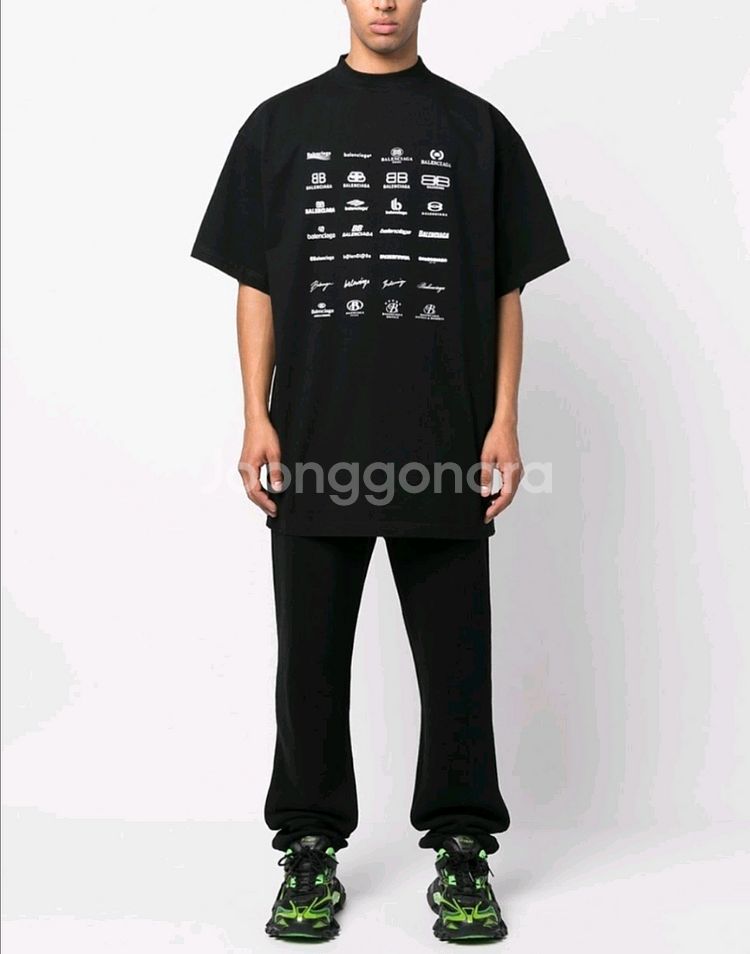 발렌시아가 로고 프린트 반팔 티셔츠--1