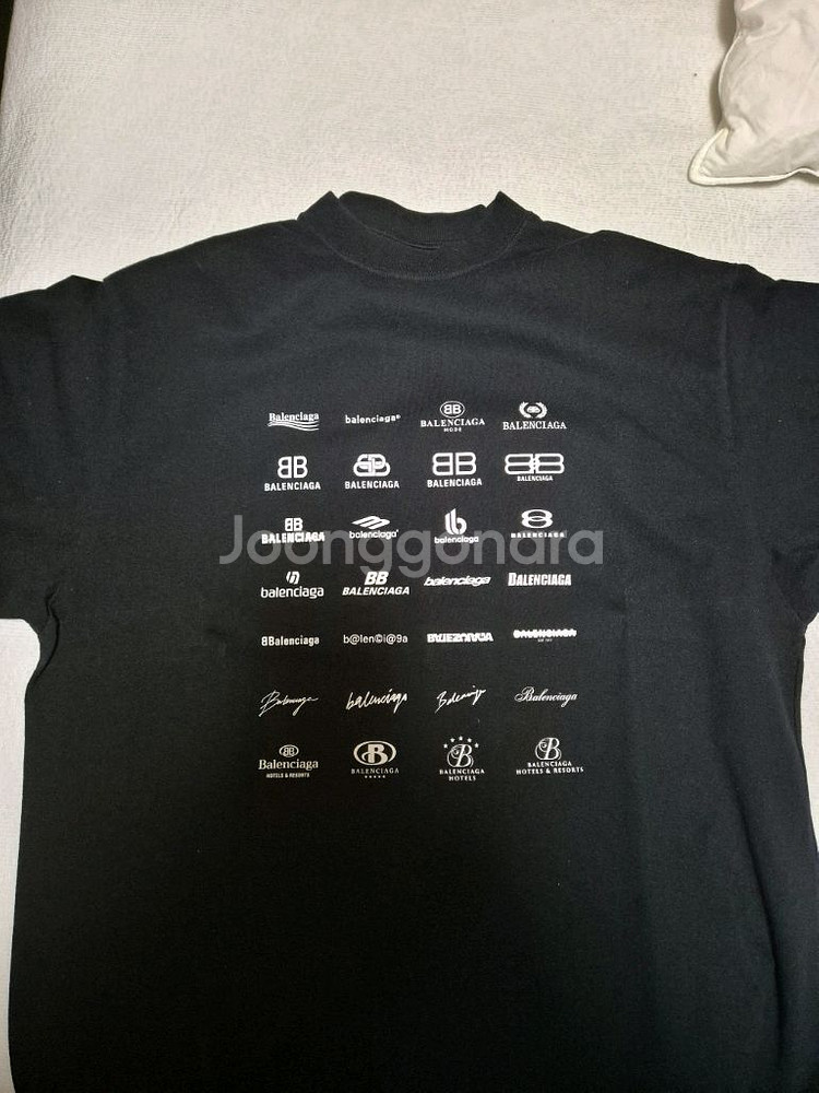 발렌시아가 로고 프린트 반팔 티셔츠--4