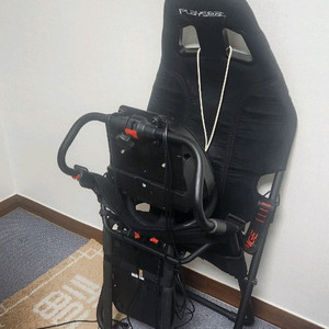 Thrustmaster t300rs 레이싱 시트, 휠, 2페달세트 팝니다