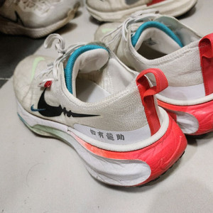 나이키 줌인빈시블3 캑터스 러닝운동화 270