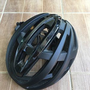 씨클리스 HC-58 헬멧. 검은색(L사이즈)과 하얀색(L/XL사이즈)