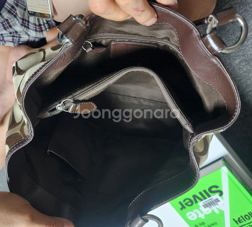 코치 시그니처 캔버스 토트백 브라운-정품--2