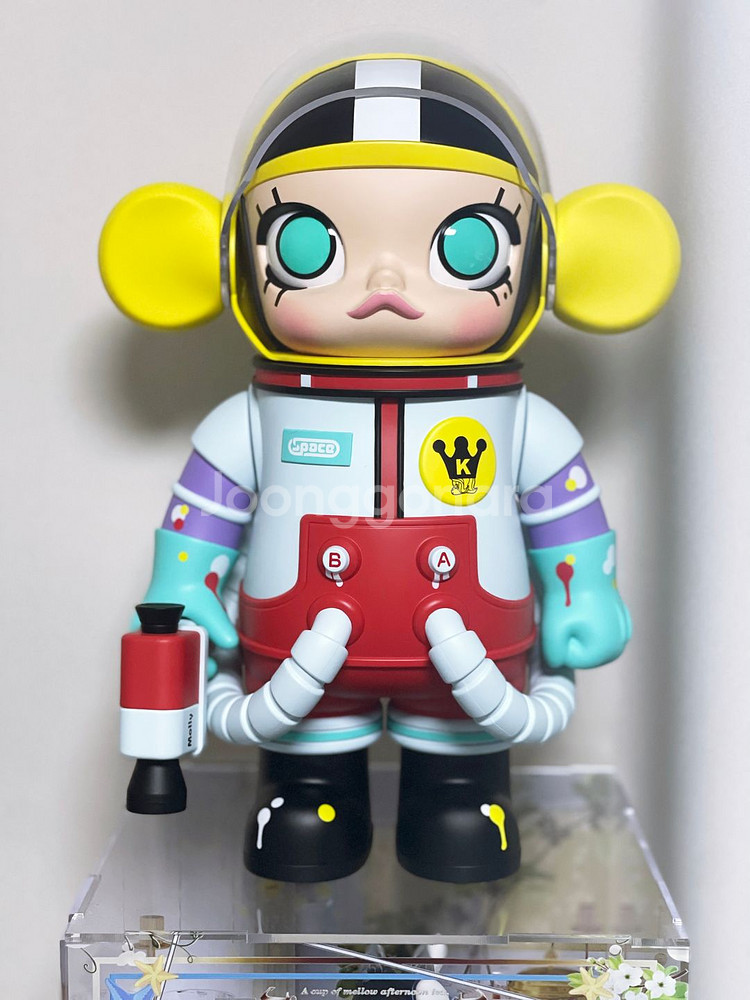 팝마트 스페이스 메가몰리 400% 리틀페인터 판매합니다.--0