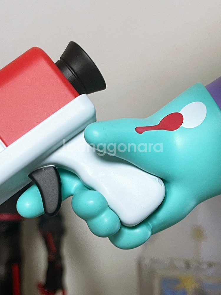 팝마트 스페이스 메가몰리 400% 리틀페인터 판매합니다.--4