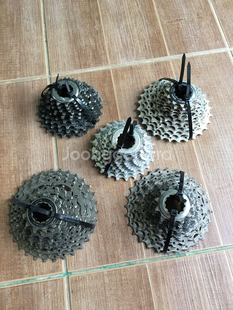 울테그라급 6800 11단 스프라켓 = 5만원. 아메리칸클래식 10단 스프라켓 = 8만원.--0