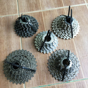 울테그라급 6800 11단 스프라켓 = 5만원. 아메리칸클래식 10단 스프라켓 = 8만원.