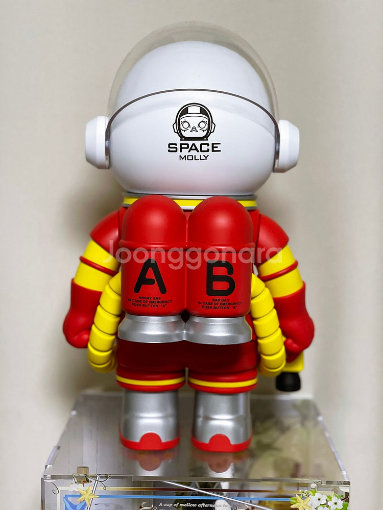 팝마트 스페이스 몰리400% 판매합니다.--1