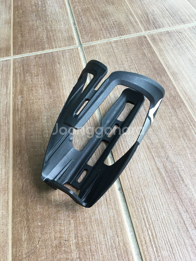 자전거용 물통케이지 토픽 닌자케이지 물병거치대 5천원 ~1만원씩.--5