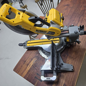 디월트 DHS780 12인치 슬라이딩 각도절단기