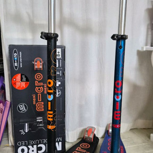 마이크로 맥시 LED 킥보드 블랙/블루