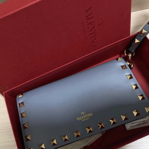 발렌티노 락스터드 카드지갑