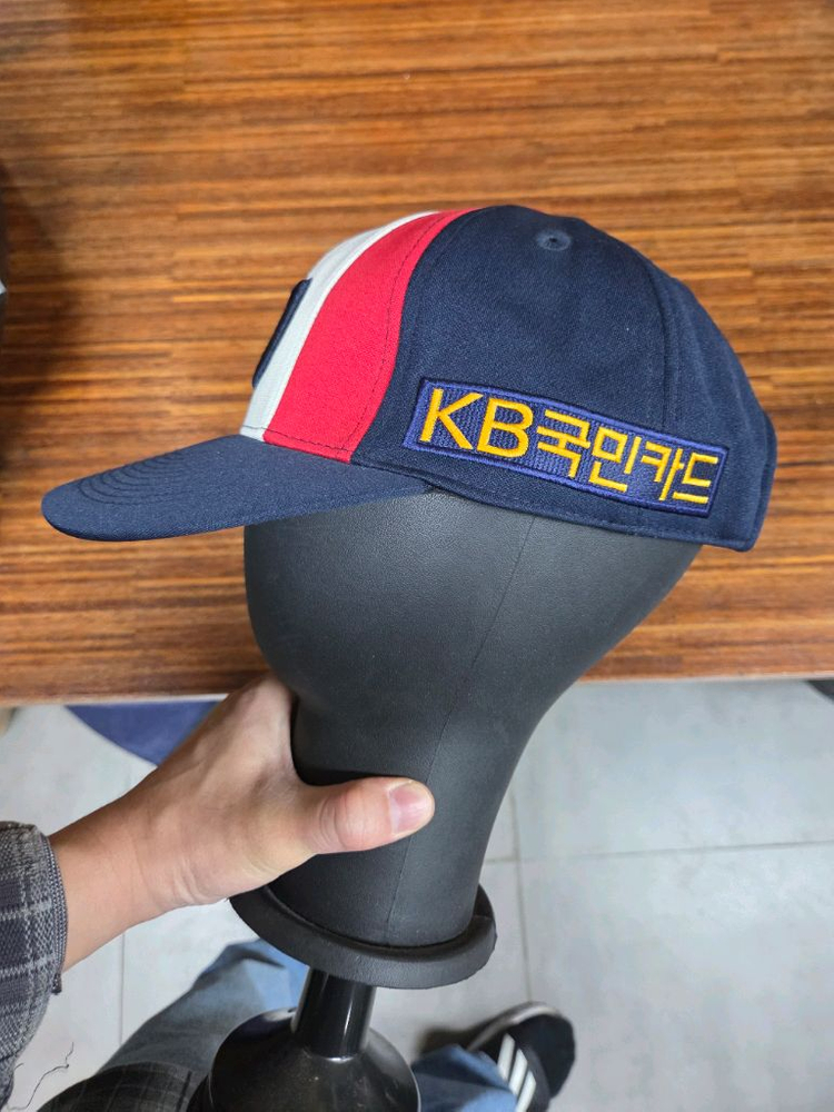 두산베어스 배색 모자 프리 이미지