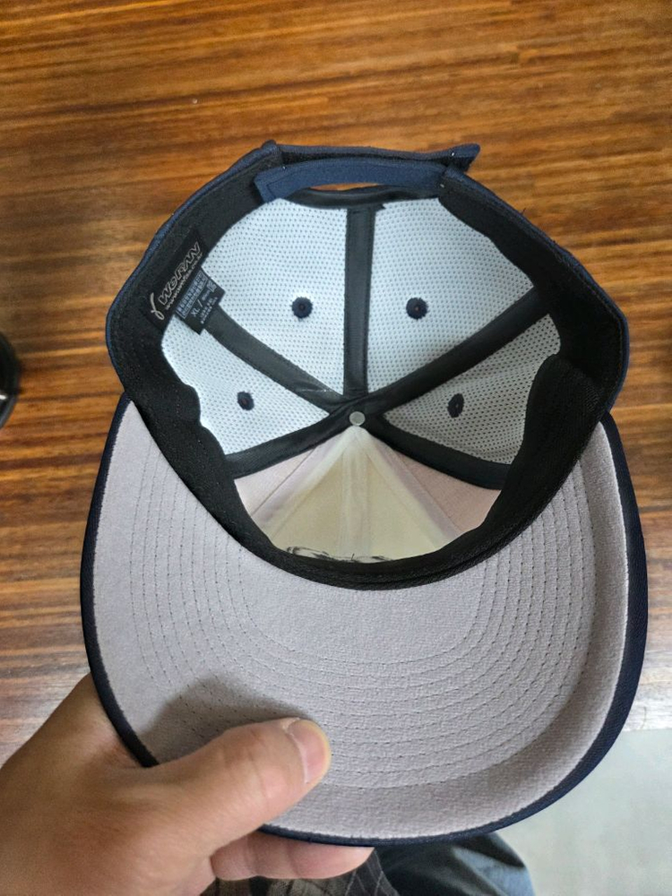 두산베어스 배색 모자 프리 이미지