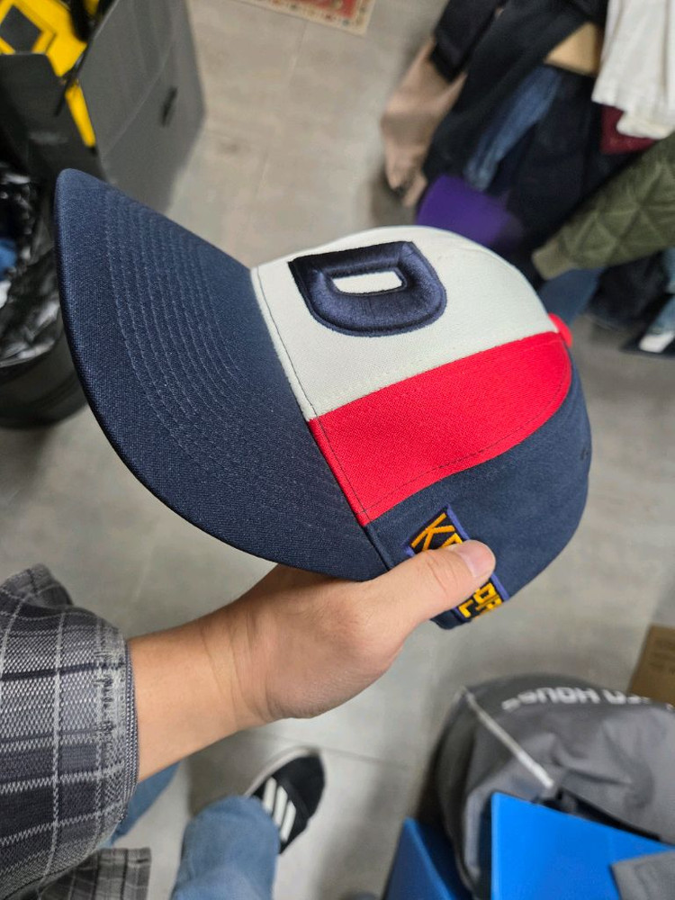 두산베어스 배색 모자 프리 이미지